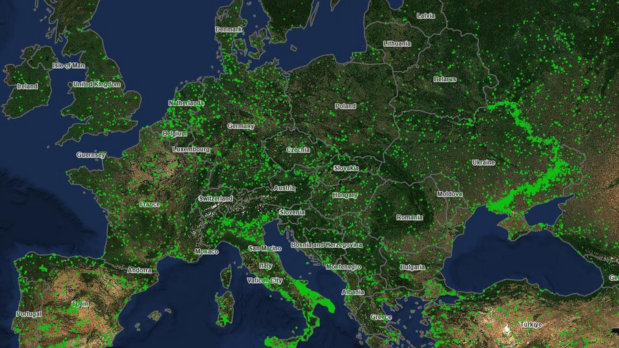 Zu sehen ist eine Satellitenkarte von Europa mit Waldbränden im Juni 2026