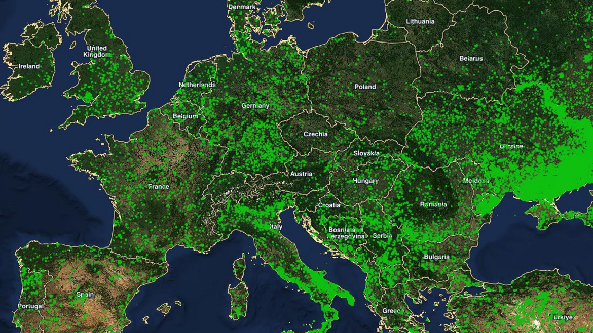 Zu sehen ist eine Satellitenkarte von Europa mit Waldbränden im August 2026