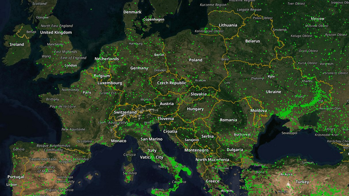 Zu sehen ist eine Satellitenkarte von Europa mit Waldbränden im Juli 2024