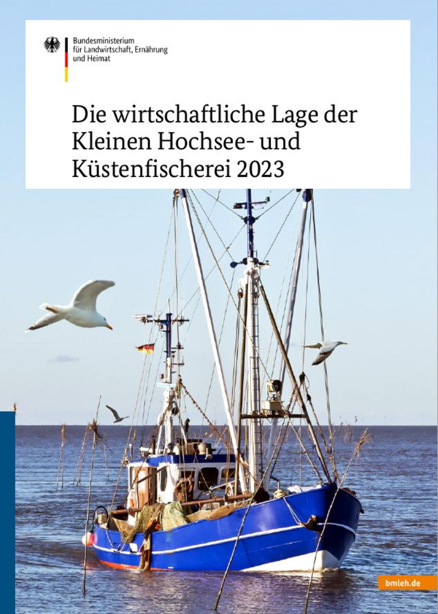 Cover der Broschüre "Die wirtschaftliche Lage der Kleinen Hochsee- und Küstenfischerei 2023. Zu sehen ist ein Fischereiboot.