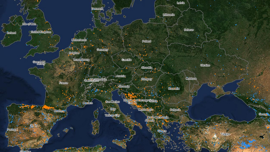 Zu sehen ist eine Satellitenkarte von Europa mit Waldbränden im Februar 2026