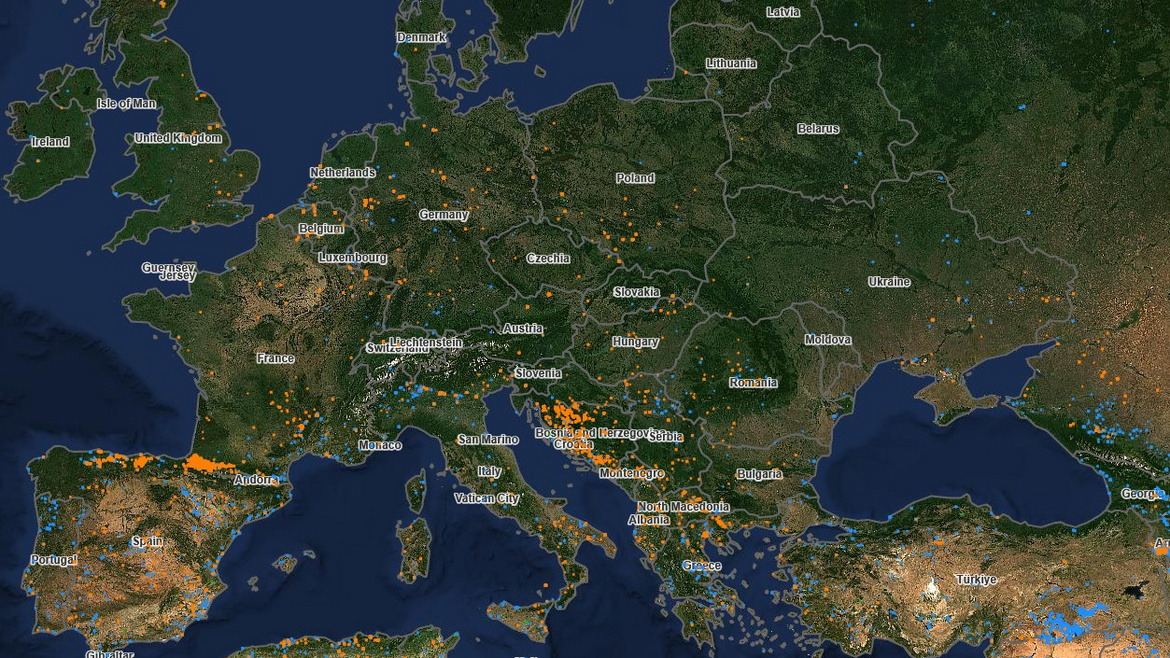 Zu sehen ist eine Satellitenkarte von Europa mit Waldbränden im Februar 2026