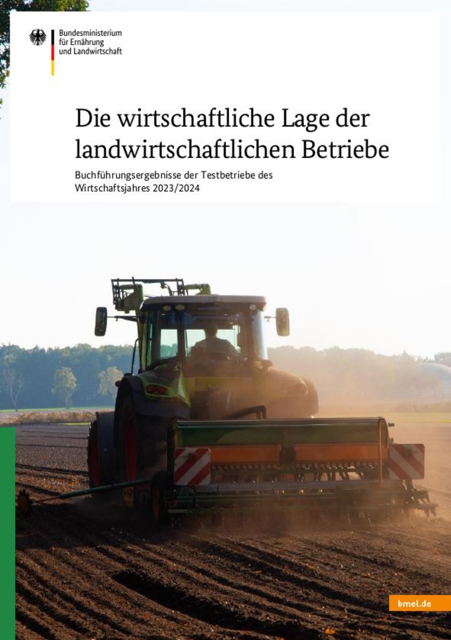 Broschürentitelbild: Zu sehen ist ein Traktor auf einem Feld.