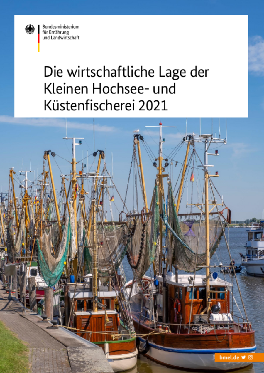 Titelbild der Broschüre 2021; Zu sehen sind mehrere Fischerboote.
